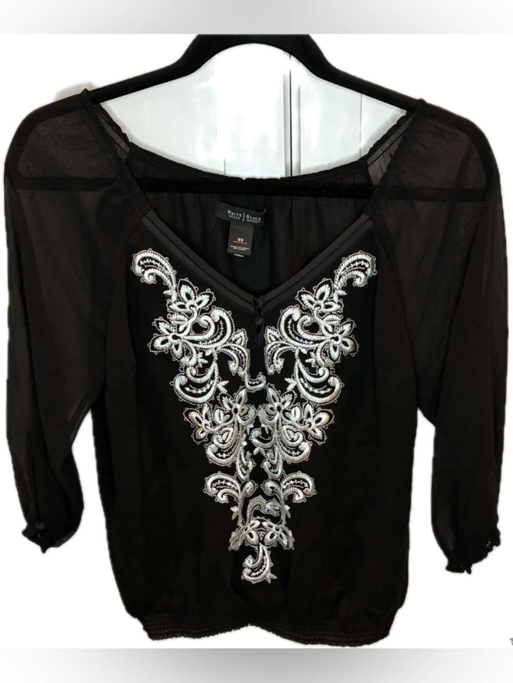 White House Black Market Top Women’s XS Black White Embroidered Long Sleeve